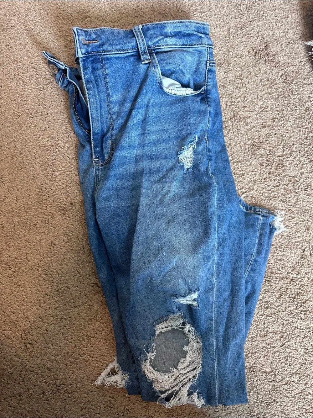 American Eagle Outfitters Women’s Light Blue Distressed Jeggings